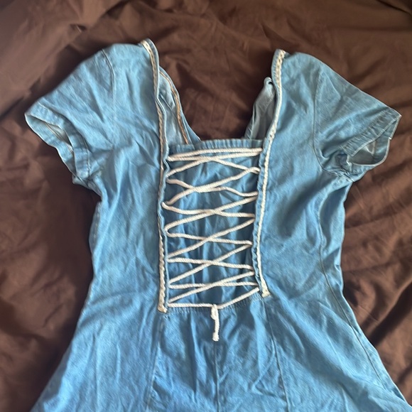 Jean romper with brass buttons and lace trimming. - Picture 3 of 4